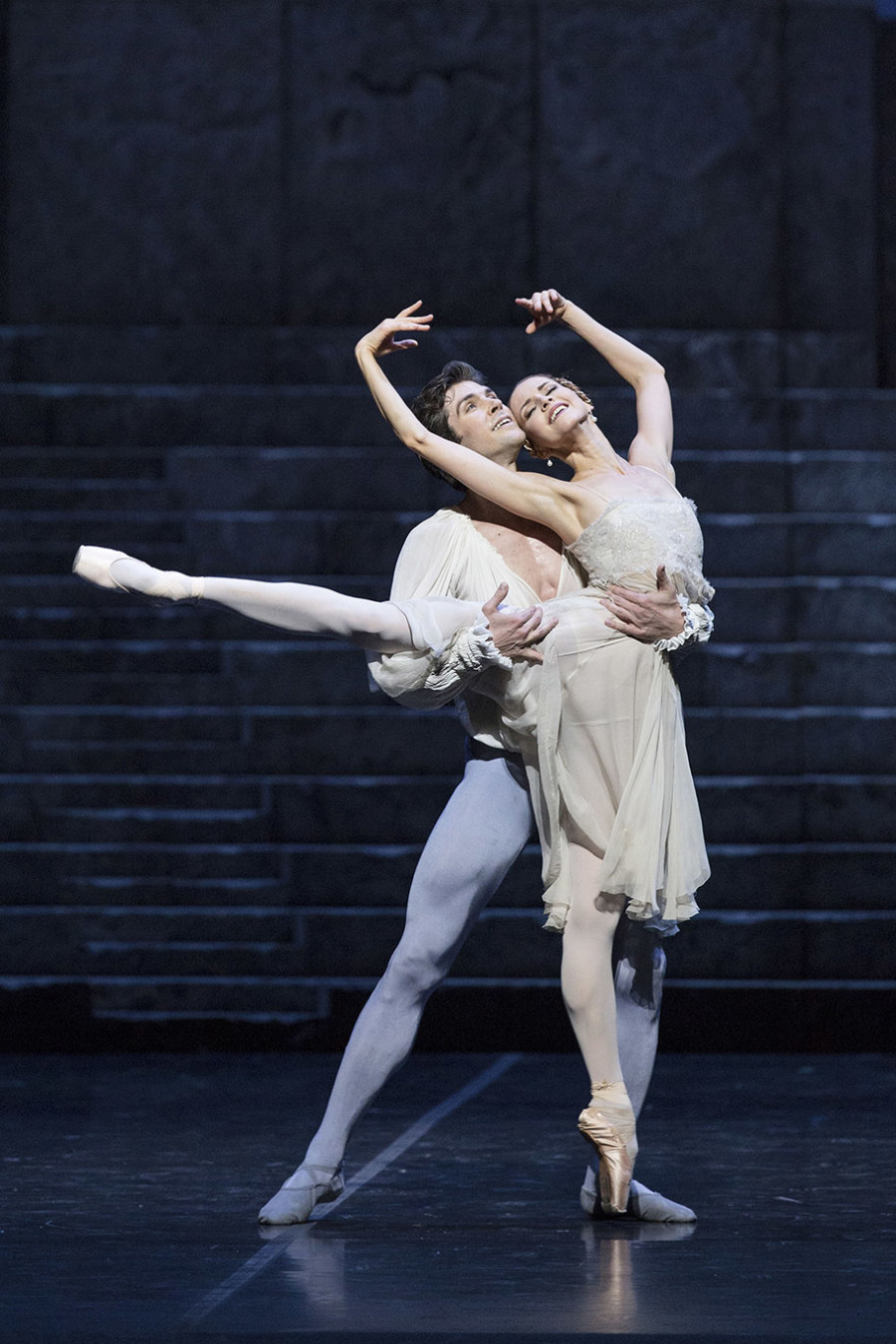 Roberto Bolle and Alina Somova, Romeo and Juliet, coreography Kenneth MacMillan, Teatro alla Scala
